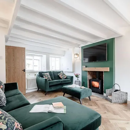 3 Bed In Thornton-le-dale 82856 *